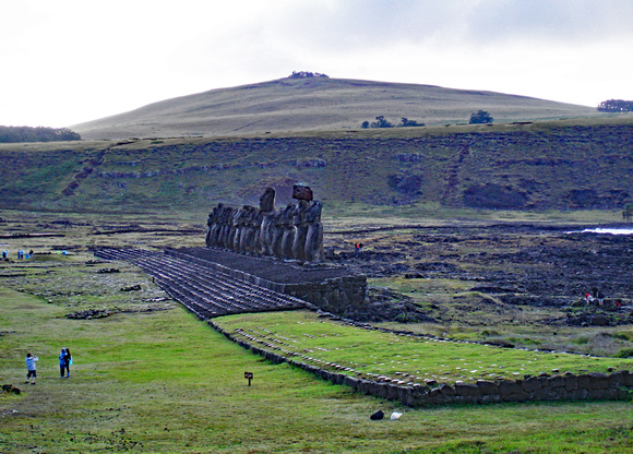 Tongariki moai from side