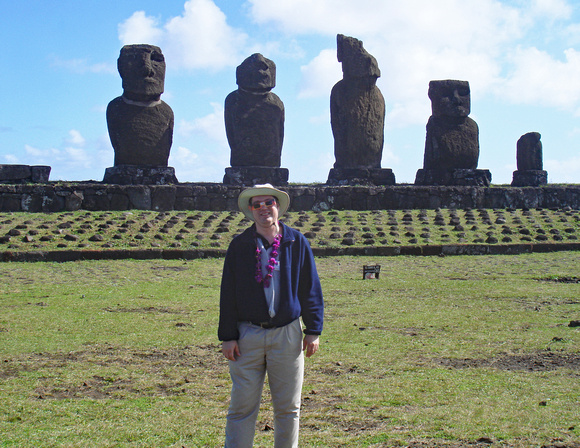 Bob in front of moai