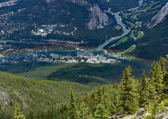 Banff rainbow zoom