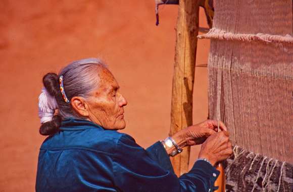 Navajo weaver1